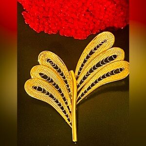 Vintage Gold Filigree Fan Brooch